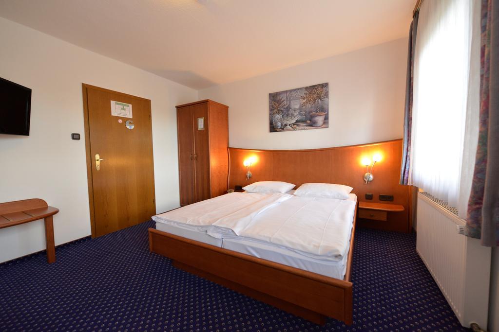 Trollinger Hof Hotel บาดเอินเฮาเซน ภายนอก รูปภาพ