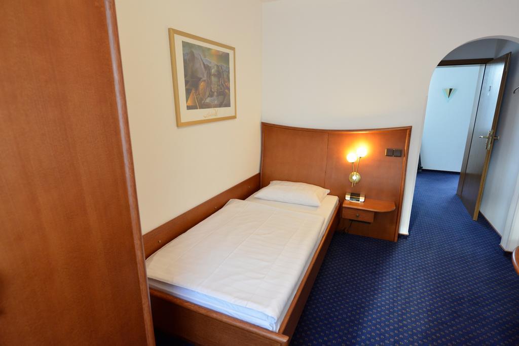 Trollinger Hof Hotel บาดเอินเฮาเซน ภายนอก รูปภาพ